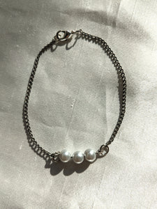 light blue faux pearl bracelet