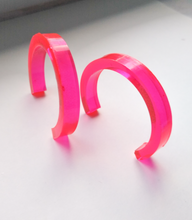 Load image into Gallery viewer, Hot pink jelly hoops
